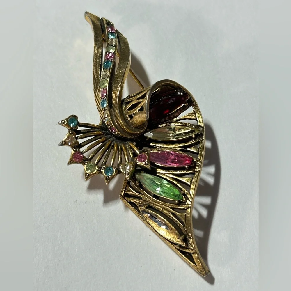 Weiss Antique Gold Tone Scroll Ribbon Style Rhinestone Pin Brooch (Repair)